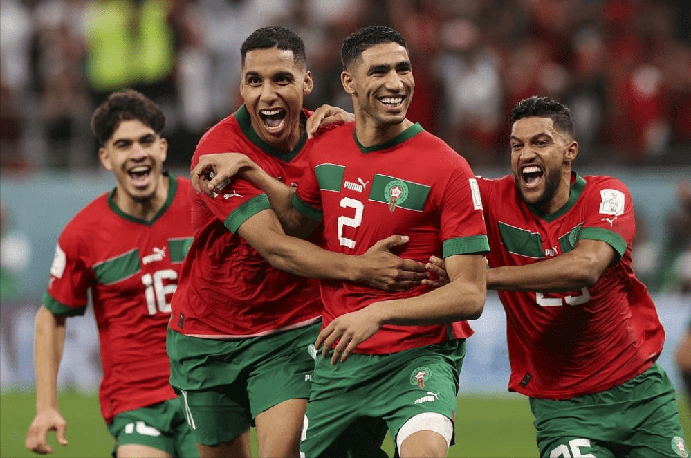 爱游戏包含洞庭朱雀队鏖战岭东战狼队,击剑联赛小胜,替补奇兵立功。主场山呼海啸的词条