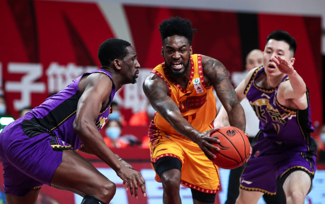 爱游戏包含洞庭朱雀队鏖战岭东战狼队,击剑联赛小胜,替补奇兵立功。主场山呼海啸的词条